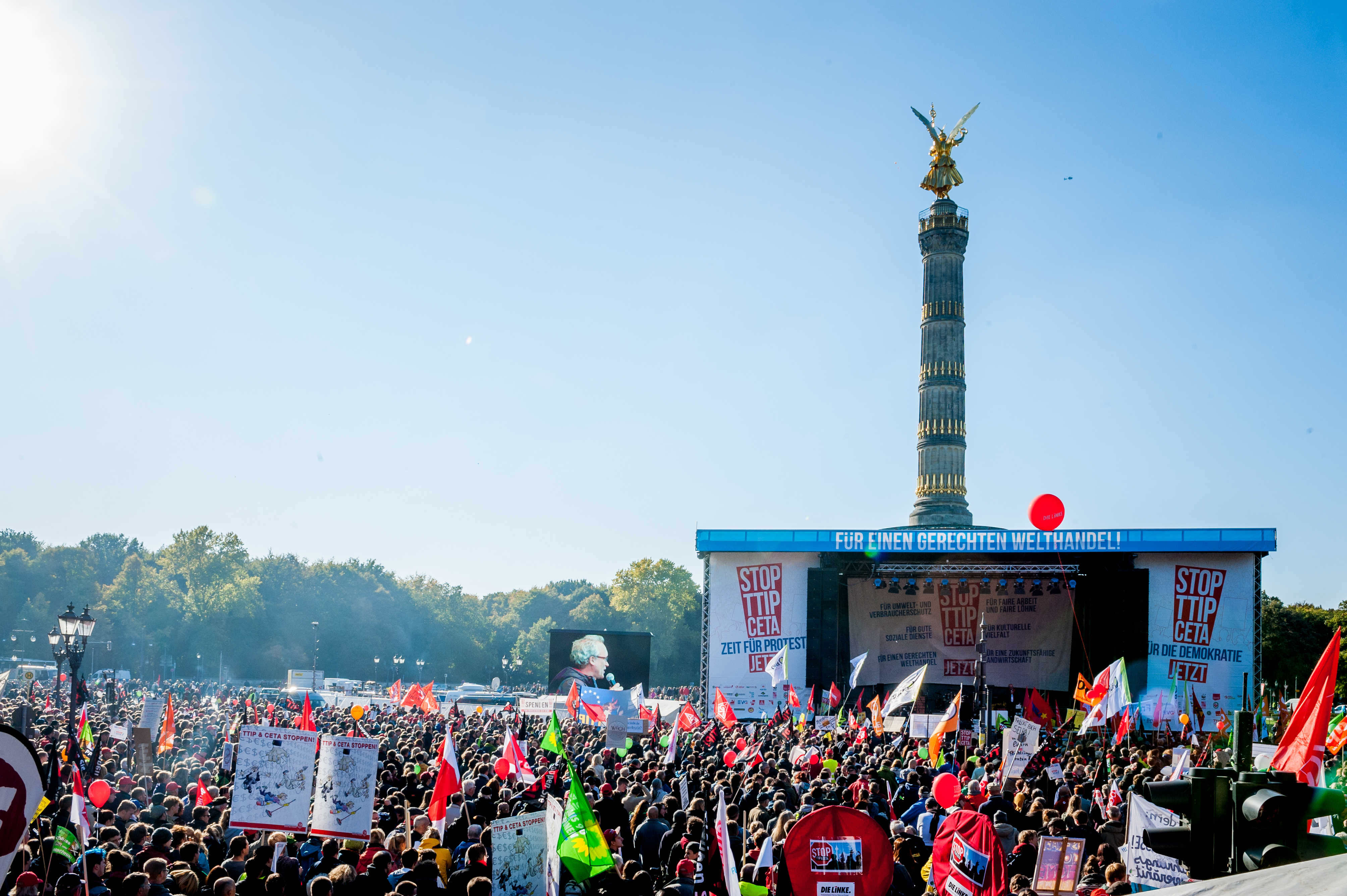 250 אלף מפגינים בברלין נגד הסכמי הסחר, אוקטובר 2015