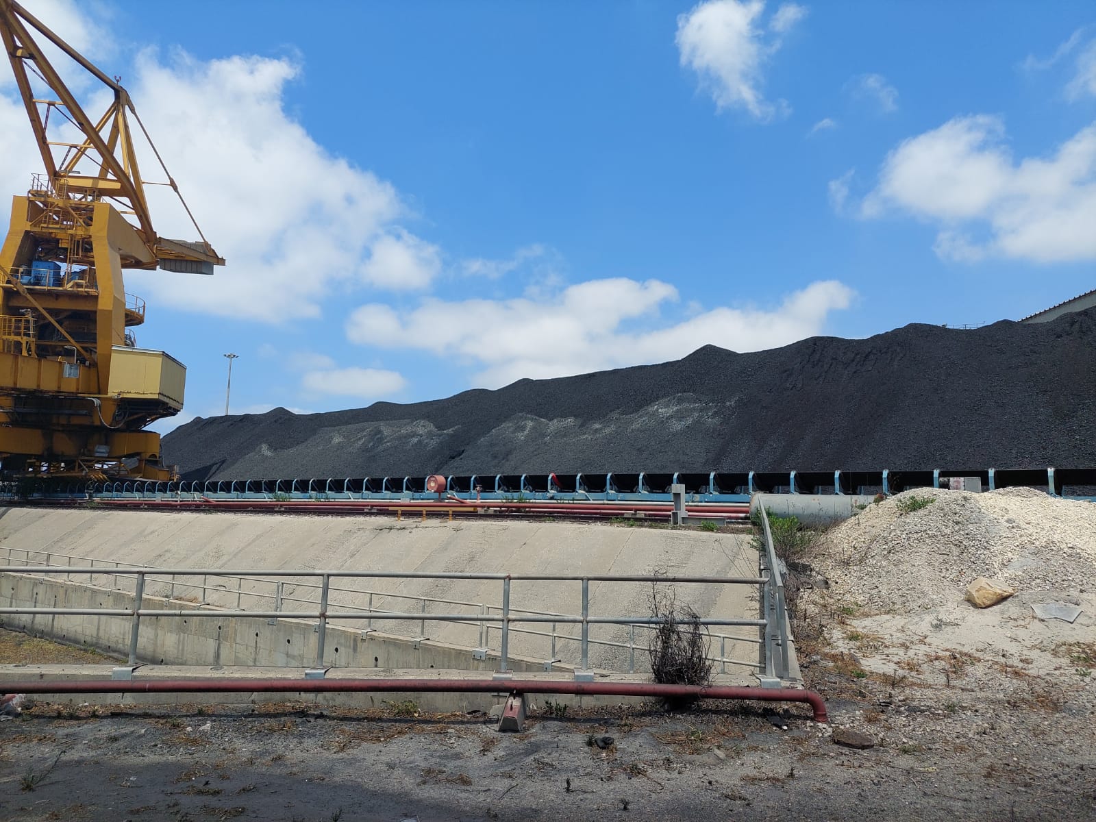 יש פתרונות - אך הם לא מקודמים. ערימות הפחם