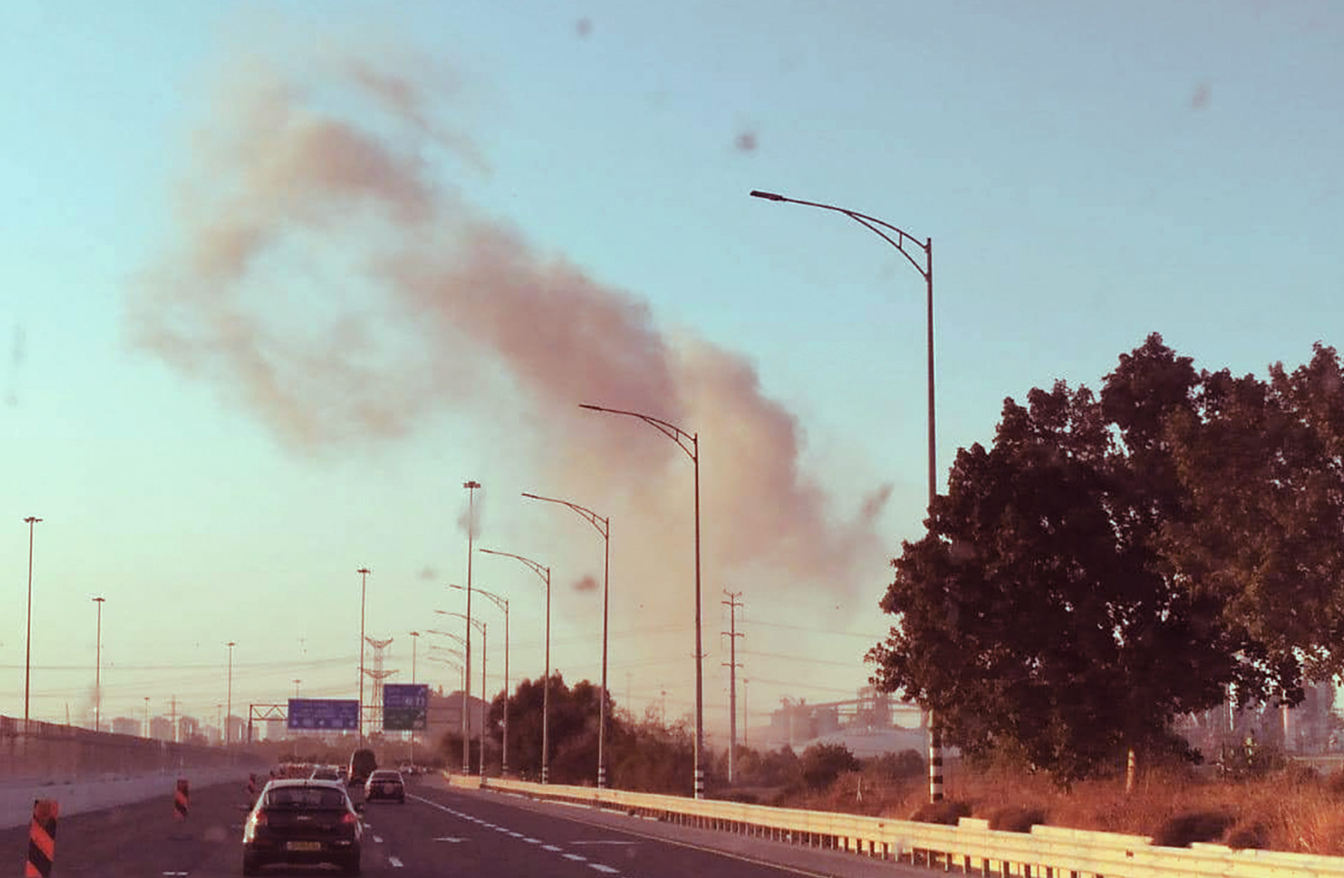 העשן מהמפעלים ברמלה