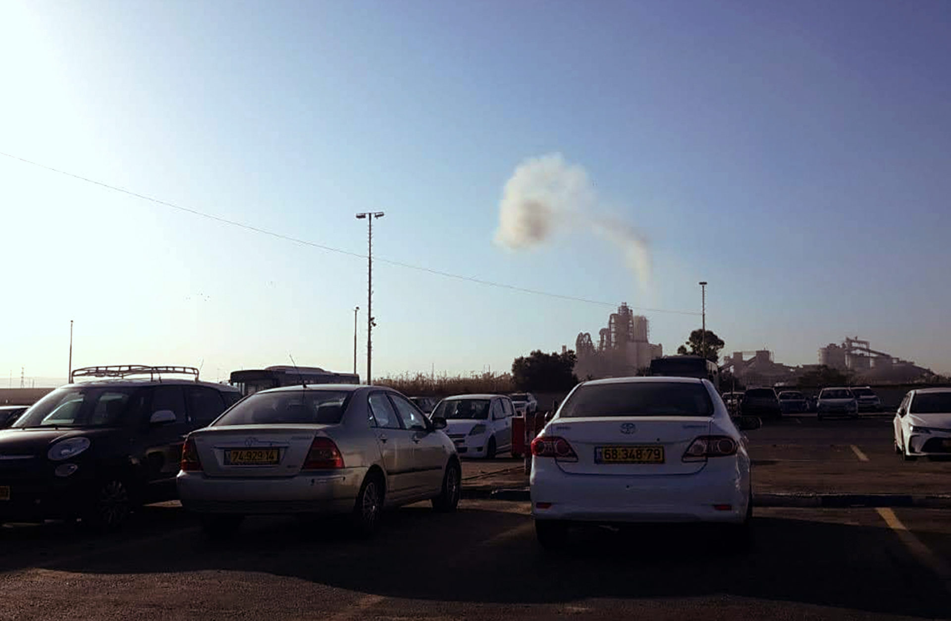 כמה זיהום נפלט מהארובות? מפעל נשר ברמלה