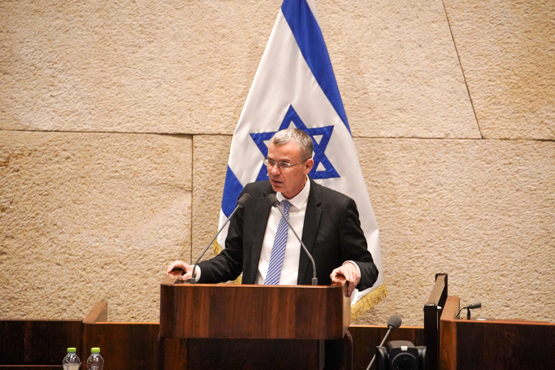 שר המשפטים לוין בנאומו לפני אישור החוק לביטול עילת הסבירות בקריאה ראשונה (צילום: דוברות הכנסת)