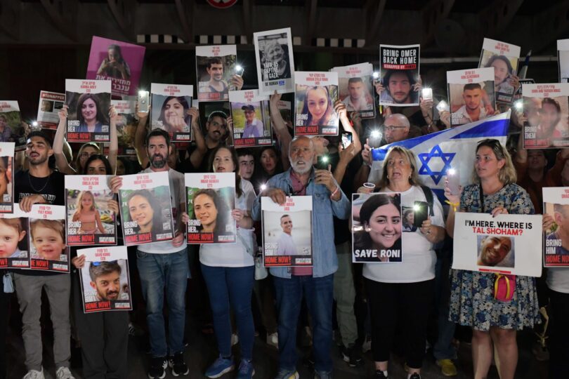 משפחות החטופים בתל אביב 21.10.23 (צילום: תומר נויברג, פלאש 90)