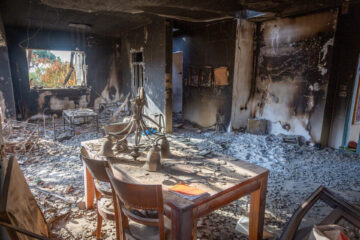 ההרס בקיבוץ בארי בעוטף עזה אחרי הטבח (צילום: אדי ישראל, פלאש 90)