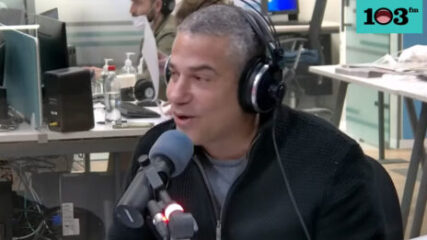 ינון מגל משדר ברדיו 103FM (צילום מסך)