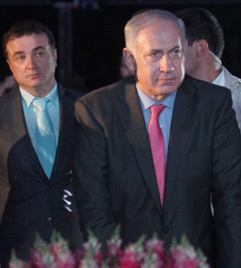 ראש הממשלה בנימין נתניהו עם מיכאל מירילשוילי בשנת 2011 (צילום: מארק ישראל סלם, פלאש 90)