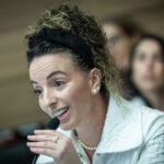 השרה להגנת הסביבה, עידית סילמן, בדיון בוועדת הפנים והגנת הסביבה של הכנסת, 24.11.2025 (צילום: יונתן זינדל, פלאש 90)