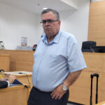 ח"כ דוד ביטן בפתח היום הראשון של חקירתו הנגדית במשפט השוחד שלו. בית המשפט המחוזי בלוד, 27.11.2025 (צילום: איתמר ב"ז)