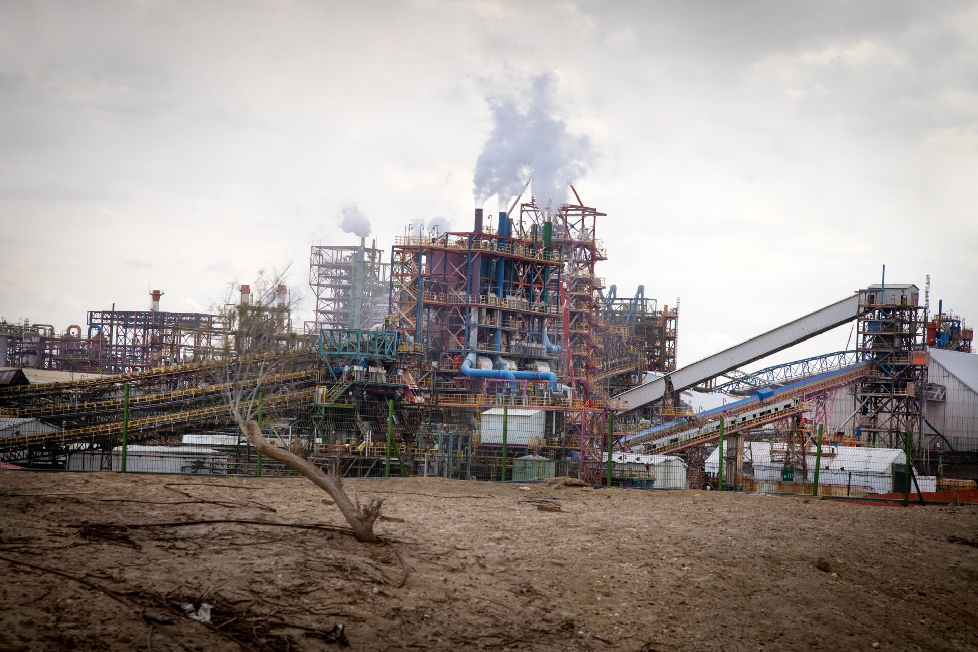 מבט על מפעלי ים המלח, מרץ 2023 (צילום: משה שי, פלאש 90)