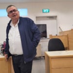 ח"כ דוד ביטן בפתח יום עדותו ה-17. בית המשפט המחוזי בלוד, 18.12.2025 (צילום: איתמר ב"ז)