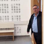 ח"כ דוד ביטן בפתח יום עדותו ה-18. בית המשפט המחוזי בלוד, 25.12.2025 (צילום: איתמר ב"ז)