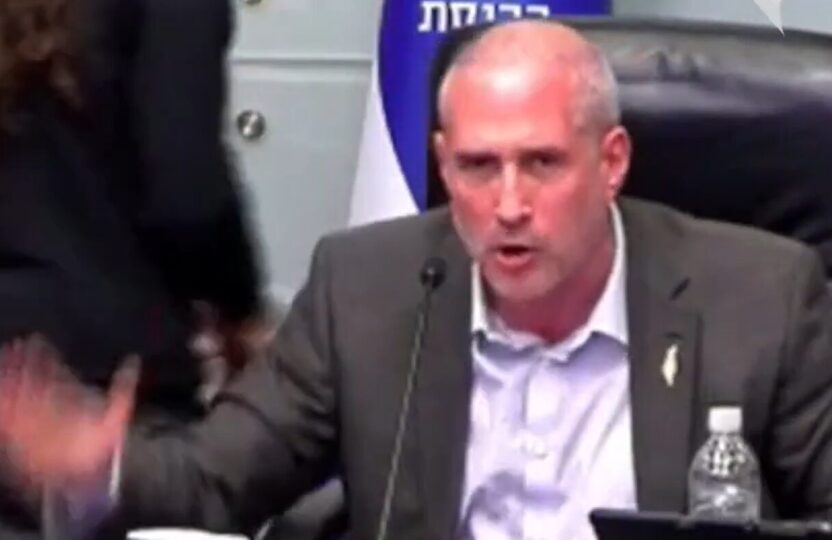 ח"כ חנוך מילביצקי, יו"ר ועדת הכספים, מתבריין על היועצת המשפטית של הוועדה, עו"ד שלומית ארליך, 28.12.25 (צילום מסך)