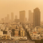 אובך בתל אביב, פברואר 2026 (צילום: אריק מרמור, פלאש 90)