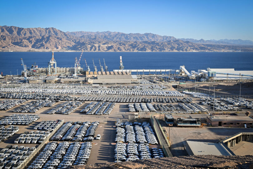 כלי רכב חדשים מחכים לאיסוף בנמל אילת, ינואר 2024 (צילום: יהודה בן-יתח, פלאש 90)