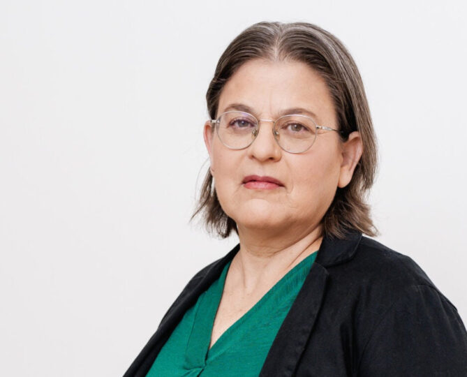 ד"ר דפנה גן (צילום: תמיר נוי, האוניברסיטה הפתוחה)