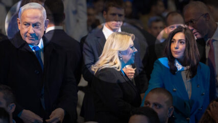 רגב ובני הזוג נתניהו בטקס הדלקת המשואות ב-2023 (צילום: יונתן זינדל, פלאש 90)