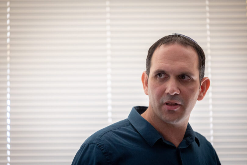 פעיל הימין הקיצוני, גלעד אך, מייסד "הפורום לישראל ירוקה" (צילום: יונתן זינדל, פלאש 90)