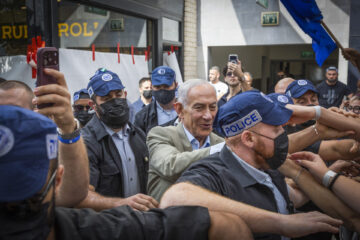 רה"מ הנאשם בנימין נתניהו באירוע בחירות, אשדוד, 29.6.26 (צילום: לירון מולדובן)